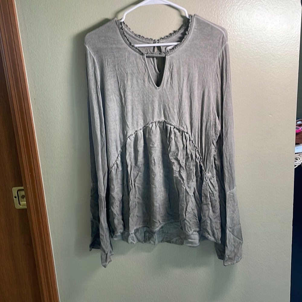 Gray/Green Bell sleeve Women's Blouse Size L EUC